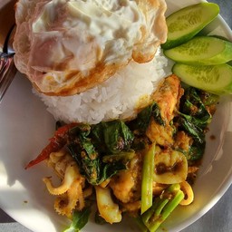เครื่องแกงหมึกราดข้าว