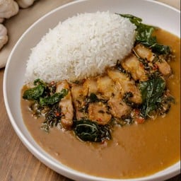 ข้าวหมูทอดน้ำปลาผัดกะเพรา แกงกะหรี่ญี่ปุ่น