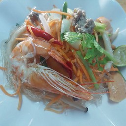 ยำรวมทะเลวุ้นเส้น  Mixed seafood and glass noodles Thaisalad