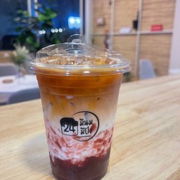 ชาไทย นมสดสตรอว์เบอร์รี่