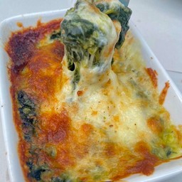 ผักโขมอบชีส