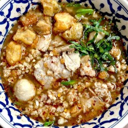 ก๋วยเตี๋ยวต้มยำกากหมู