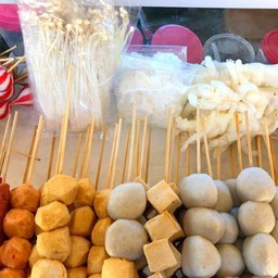 ยำมาม่าหมูสับหมูยอ