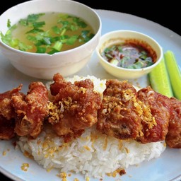 ข้าวซี่โครงหมูทอด