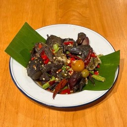 B05 เหลาปูแสม/ Raw Mangrove Crab Spic Salad