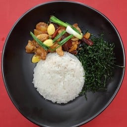 ข้าวผัดไก่เม็ดมะม่วง