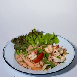 ยำรวมมิตร (หมูสับ ไส้กรอก หมูยอ กุ้ง หมึก)