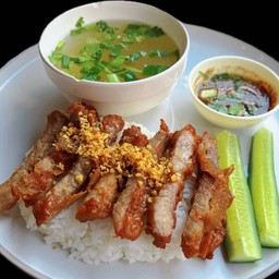 ข้าวหมูทอดน้ำจิ้มแจ่ว