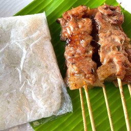 สถานีหมูปิ้งป้าแอ้