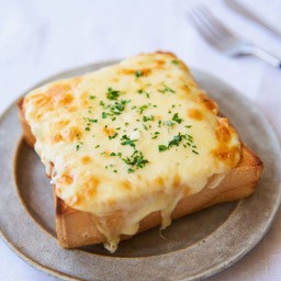 ขนมปังหน้าชีส