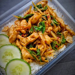 กะเพราไก่ หน่อไม้ดอง