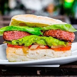 Vegan Sausage Guacamole Burger Panino แซนวิช วิเก้นใส้กรอกและ กัวกาโมเล่