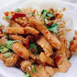 ข้าวกระเพราหมูแดดเดียว