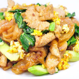 เส้นใหญ่ผัดซีอิ้ว