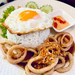 ข้าวหมึกกระเทียม