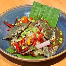 B02 เหลาปูม้า / Raw Blue Crab Spicy Salad