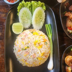 ข้าวผัดแหนม