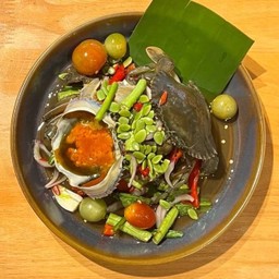 B01 เหลาปูไข่ / Raw Egg Crab  Spicy Salad 