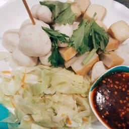 ร้านยำ หลังมอ (ม.จันทรเกษม) น้ำยำซีฟู้ด สาขา หลัง ม.จันทรเกษม