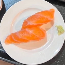 ข้าวปั้นหน้าปลาแซลมอน