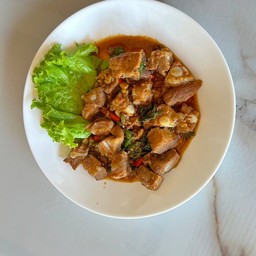 ผัดกระเพราซี่โครงหมูอ่อน