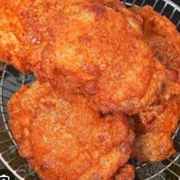 สะโพกไก่ทอดน้ำปลา 2 ชิ้น