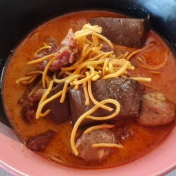 ข้าวซอยเนื้อ (เนื้อ+ลูกชิ้น)