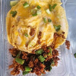 ข้าวไข้ข้นกระเพราไก่