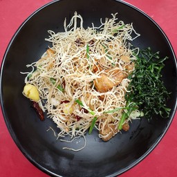 หมี่กรอบผัดเม็ดมะม่วง