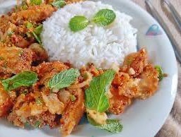 ข้าวยำไก่แซ่บ