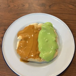 ขนมปังปิ้งทูโทน