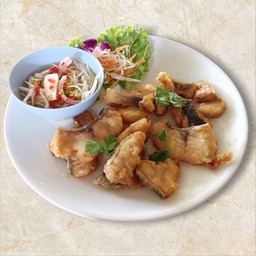 ปลาคังทอดราดน้ำปลา