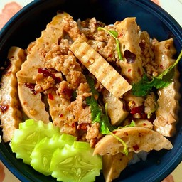 ข้าวกะเพราหมูสับ+หมูยอ