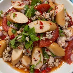 ยำไส้กรอก +หมูสับ