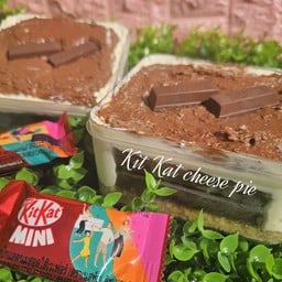 Kit Kat cheese pieคิทแคทชีสพาย