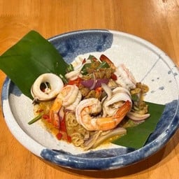 C04 ยำมาม่าทะเล / Instant Noodle With Seafood Spicy Salad