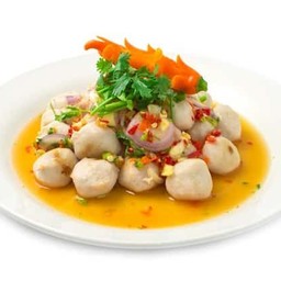 ยำลูกชิ้นหมูเมืองทอง