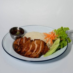 ข้าวไก่ย่างน้ำจิ้มแจ่ว