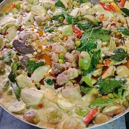 แกงเขียวหวานไก่ใส่มะเขือ + ข้าว