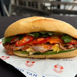 บั๋นหมี่ปาเต๊ะไส้รวม Mixed Fillings