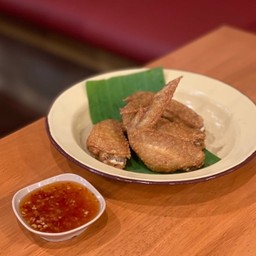 H01 ปีกไก่ทอด / Deep-Fried Chicken Wings 