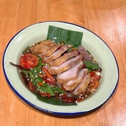 B04 เหลาคอหมูทอด/ Deep-Fried Pork Neck Spicy Salad