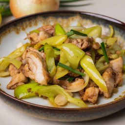 ผัดพริกหยวก เป็นกับ (เลือกเนื้อสัตว์ด้านใน)