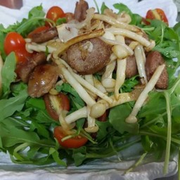 Rocket Salad with Sausage & Mushrooms