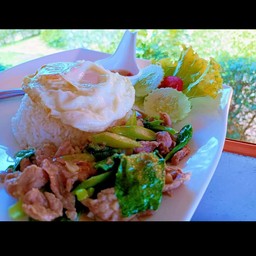 ผัดคะน้าน้ำมันหอยเนื้อน่องลาย+ไข่ดาว
