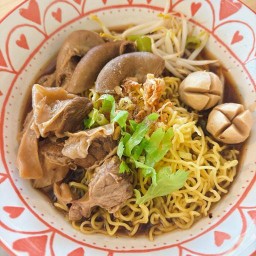 คำล้น ก๋วยเตี๋ยวเนื้อ คู้บอน