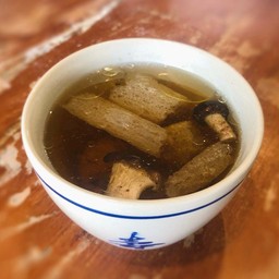 ซี่โครงหมูตุ๋นเยื่อไผ่