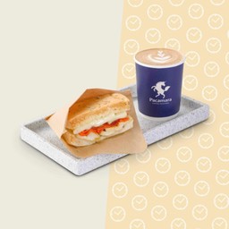 BUDDY 180 THB / Chicken & Fresh Mozzarella with Rosemary Focaaia