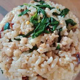 ข้าวผัดคลุกกระเพราหมูสับ
