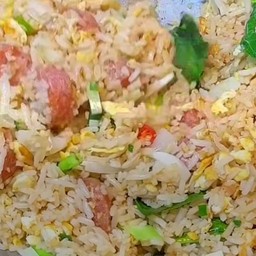 ข้าวผัดแหนมใส่พริกสด